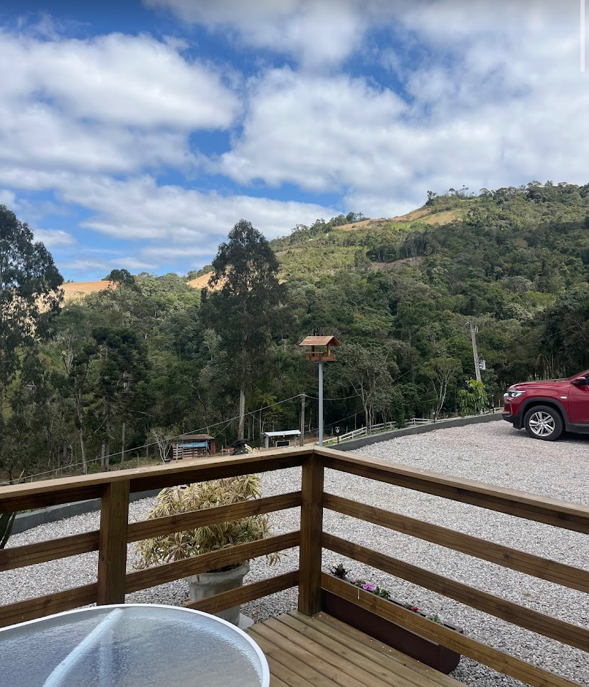 Varanda com vista para as montanhas